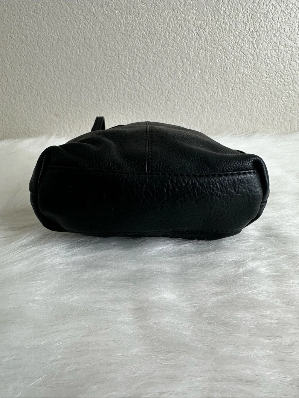 Bueno Black 100% Genuine Leather Zipper Top Crossbody Bag